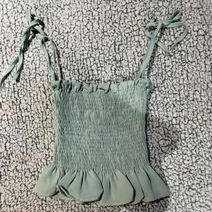 Light green spaghetti trap stretchy top